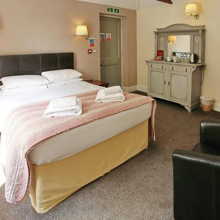 The Barleycorn Hotel Marlborough Buitenkant foto
